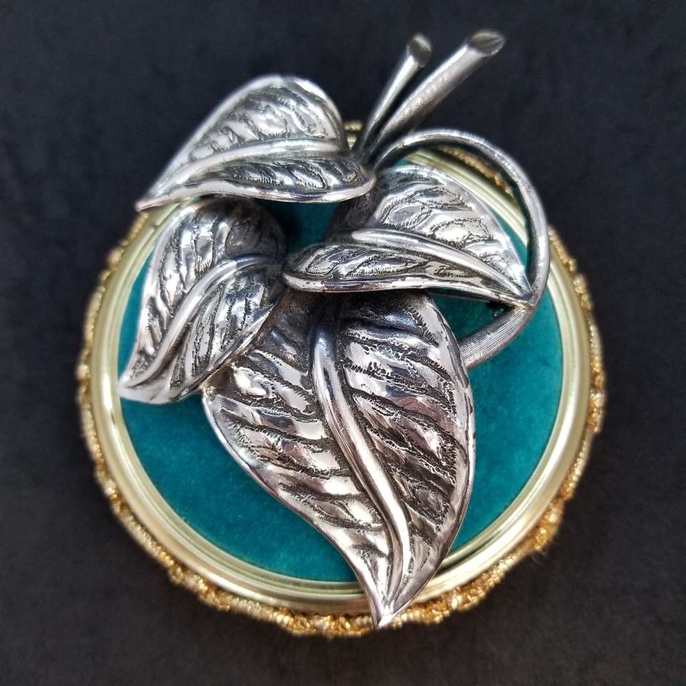Tortolani extra large leaf brooch/pin